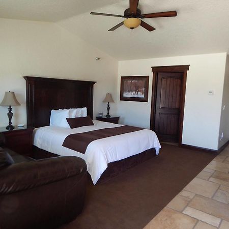 Winterton Suites Williston Bagian luar foto