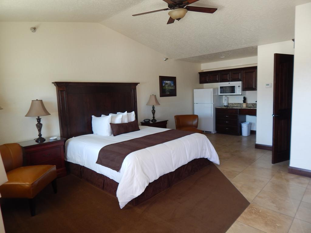 Winterton Suites Williston Bagian luar foto
