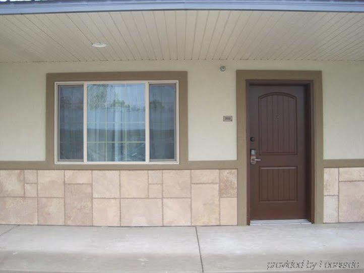 Winterton Suites Williston Bagian luar foto