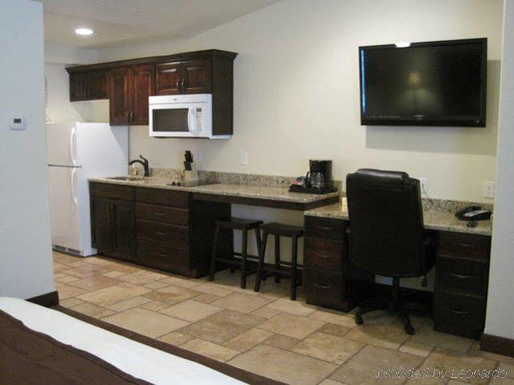 Winterton Suites Williston Bagian luar foto