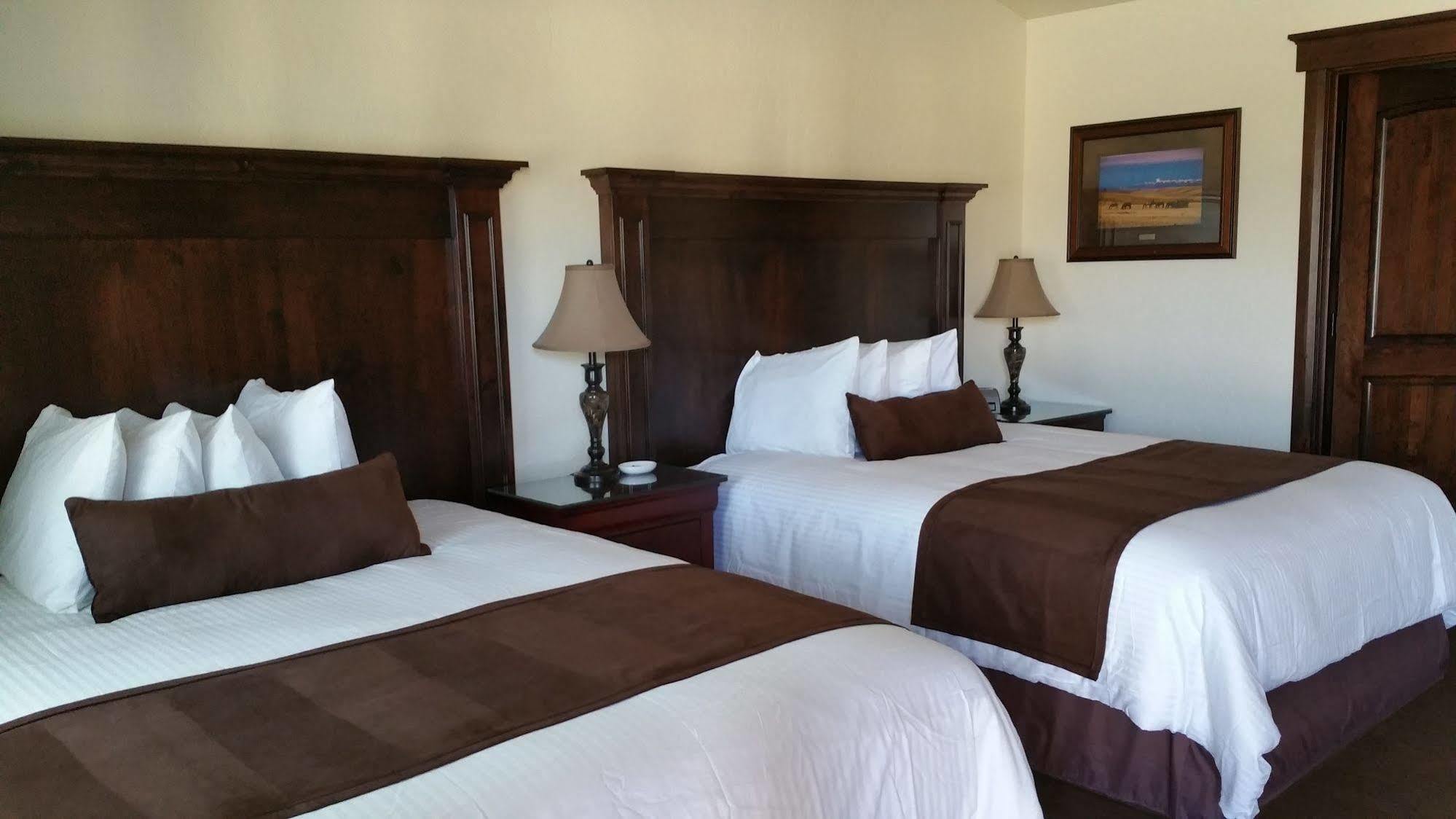 Winterton Suites Williston Bagian luar foto